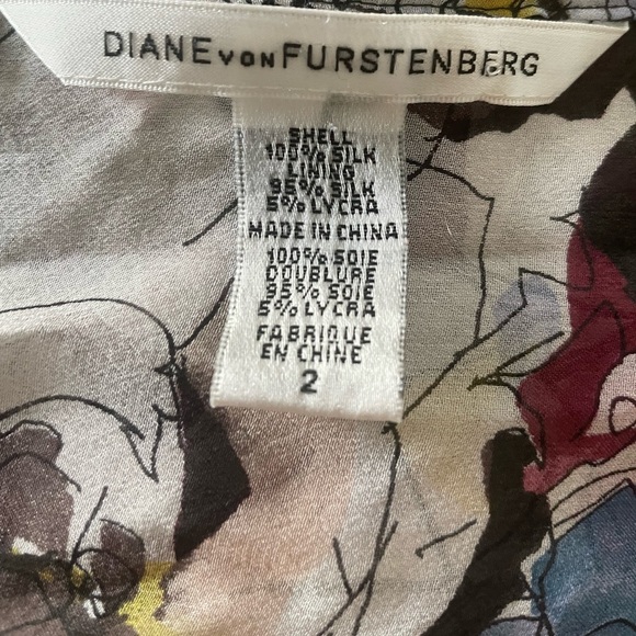 Dian Von Furstenberg Short Sleeve Silk Top - Picture 9 of 9